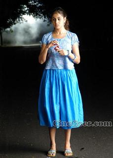 Genelia Deshmukh feet photo thumbnail