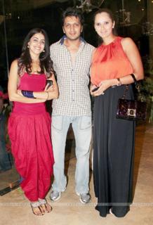 Genelia Deshmukh feet photo thumbnail