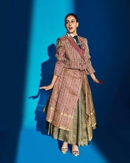 Genelia Deshmukh feet photo thumbnail