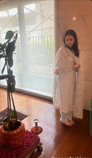 Genelia Deshmukh feet photo thumbnail