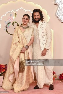Genelia Deshmukh feet photo thumbnail