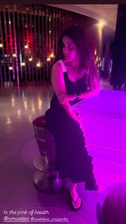 Genelia Deshmukh feet photo thumbnail