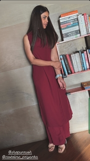 Genelia Deshmukh feet photo thumbnail