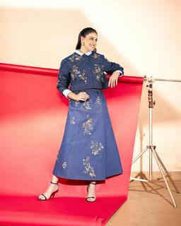 Genelia Deshmukh feet photo thumbnail