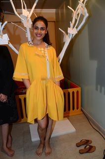 Genelia Deshmukh feet photo thumbnail