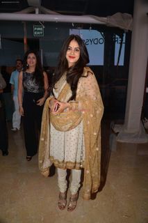 Genelia Deshmukh feet photo thumbnail