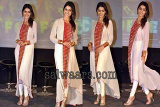 Genelia Deshmukh feet photo thumbnail