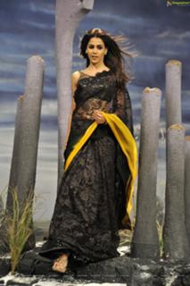 Genelia Deshmukh feet photo thumbnail