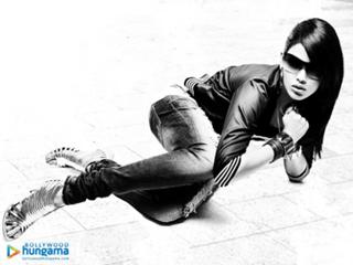 Genelia Deshmukh feet photo thumbnail