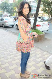 Genelia Deshmukh feet photo thumbnail