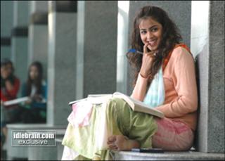 Genelia Deshmukh feet photo thumbnail