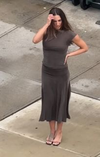 Genesis Rodriguez feet photo thumbnail