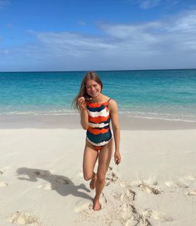 Genevieve Angelson feet photo 17