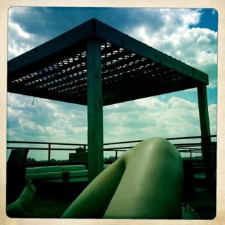 Genevieve Gorder feet photo thumbnail