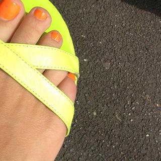 Genevieve Gorder feet photo thumbnail