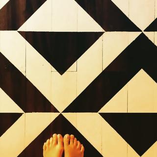 Genevieve Gorder feet photo thumbnail