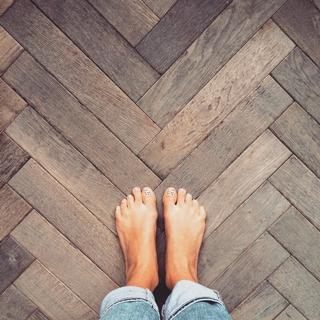 Genevieve Gorder feet photo thumbnail