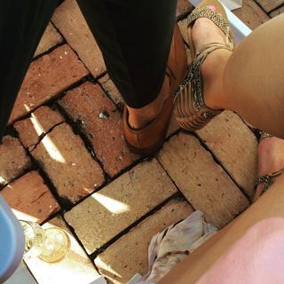 Genevieve Gorder feet photo thumbnail