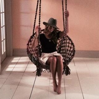 Genevieve Gorder feet photo thumbnail