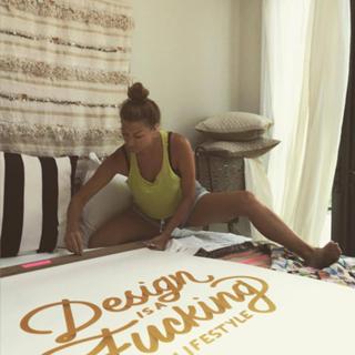 Genevieve Gorder feet photo thumbnail