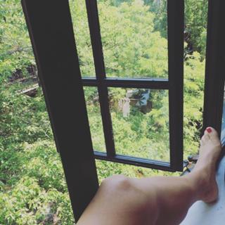 Genevieve Gorder feet photo thumbnail