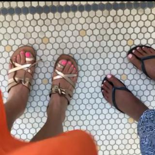 Genevieve Gorder feet photo thumbnail