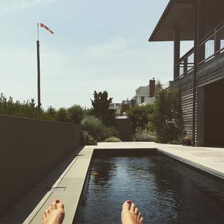 Genevieve Gorder feet photo thumbnail