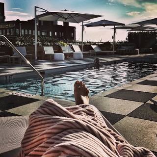 Genevieve Gorder feet photo thumbnail