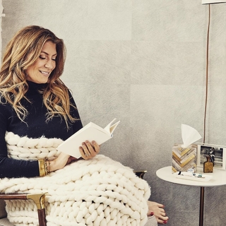 Genevieve Gorder feet photo thumbnail