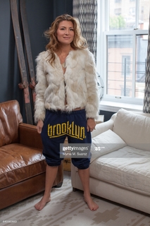 Genevieve Gorder feet photo thumbnail