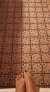 Genevieve Gorder feet photo thumbnail