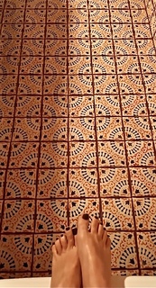 Genevieve Gorder feet photo thumbnail