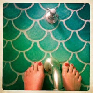 Genevieve Gorder feet photo thumbnail