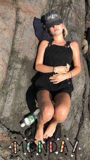 Genevieve Hannelius feet photo thumbnail