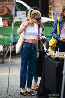 Genevieve Hannelius feet photo thumbnail
