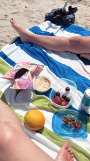 Genevieve Hannelius feet photo thumbnail