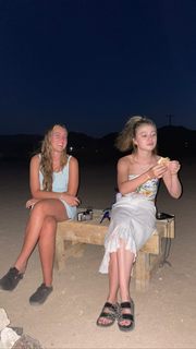 Genevieve Hannelius feet photo thumbnail