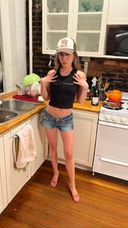 Genevieve Hannelius feet photo thumbnail