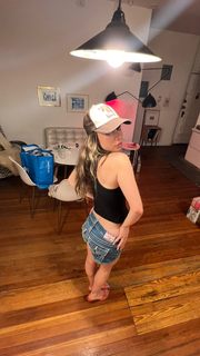 Genevieve Hannelius feet photo thumbnail