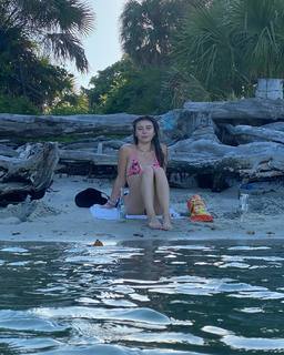 Genevieve Hannelius feet photo thumbnail