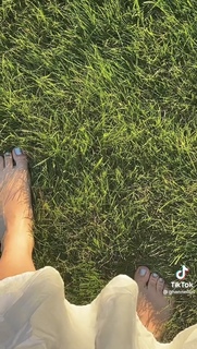 Genevieve Hannelius feet photo thumbnail