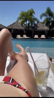 Genevieve Hannelius feet photo thumbnail