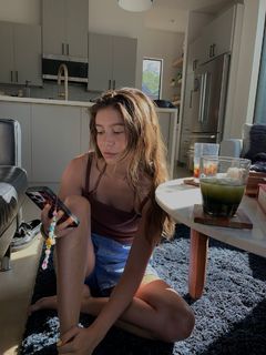 Genevieve Hannelius feet photo thumbnail