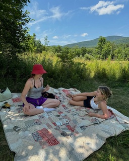 Genevieve Hannelius feet photo thumbnail