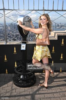 Genevieve Hannelius feet photo thumbnail