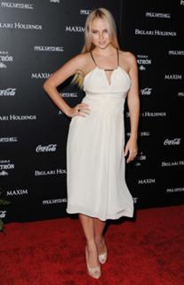 Genevieve Morton feet photo thumbnail