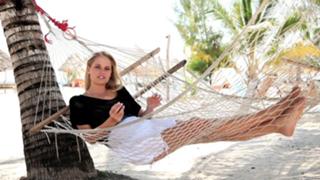 Genevieve Morton feet photo thumbnail