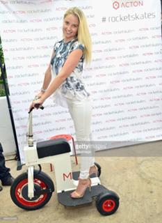 Genevieve Morton feet photo thumbnail