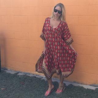 Genevieve Morton feet photo thumbnail