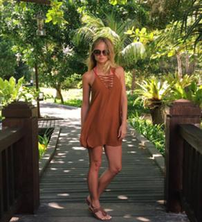 Genevieve Morton feet photo thumbnail